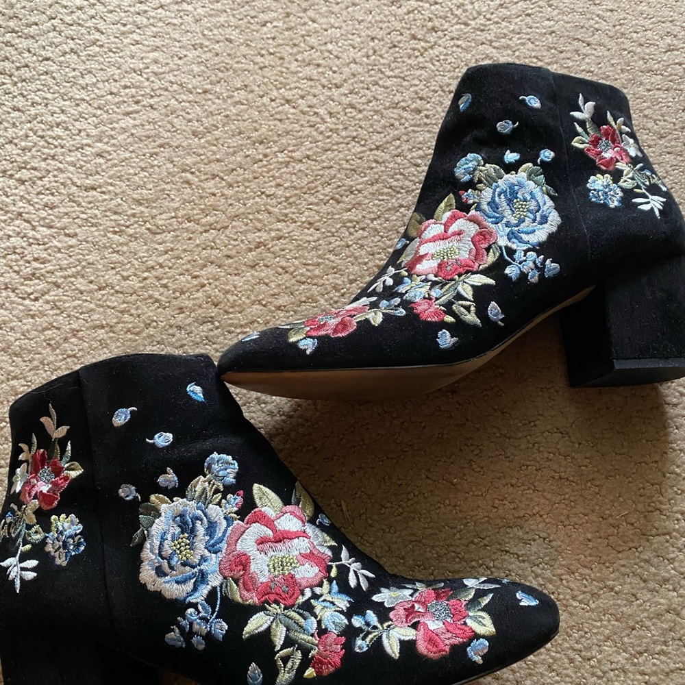 WHBM black side and embroidered floral booties. Size 9, lightly worn